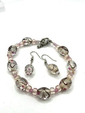 Vintage Pink and Silver Swirl Glass Bead Bracelet with Matching Earrings